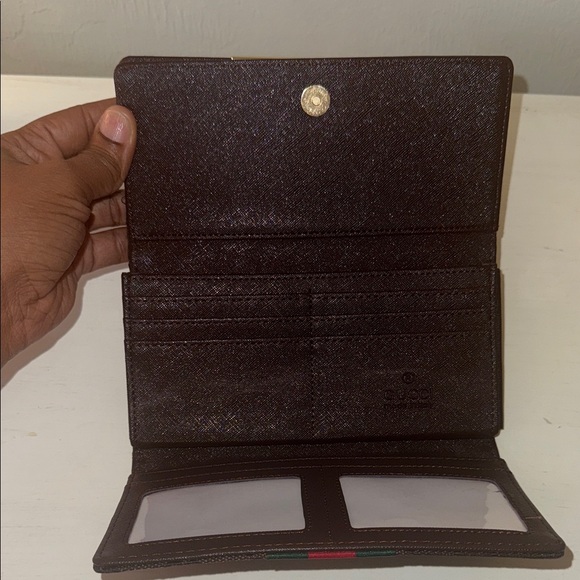 G G  Inspired Wallet with Signature Red and Green Accents - Picture 8 of 11